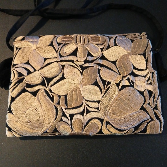 Black and Gold Envelope Clutch Purse Bag with Black‎ Cotton Tassels NWOT! - Picture 7 of 7